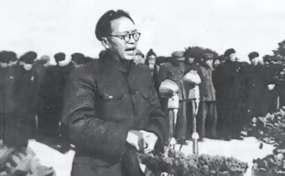 1957年高层激烈争吵：海军副司令拍桌大骂副总长，国防部长都镇不住！最后收拾残局