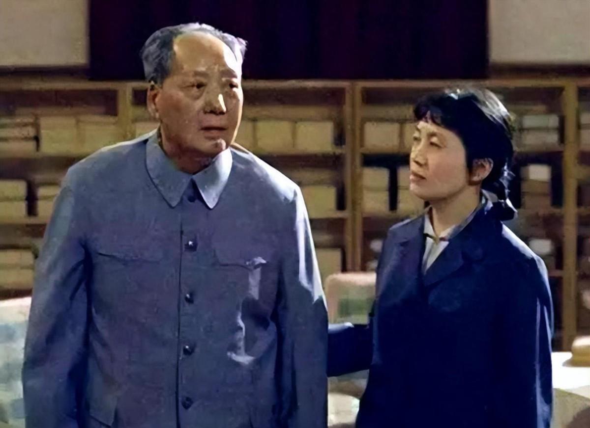 孟锦云晚年回忆：周总理病逝后，毛主席有2次落泪，两次截然不同“主席……总理他