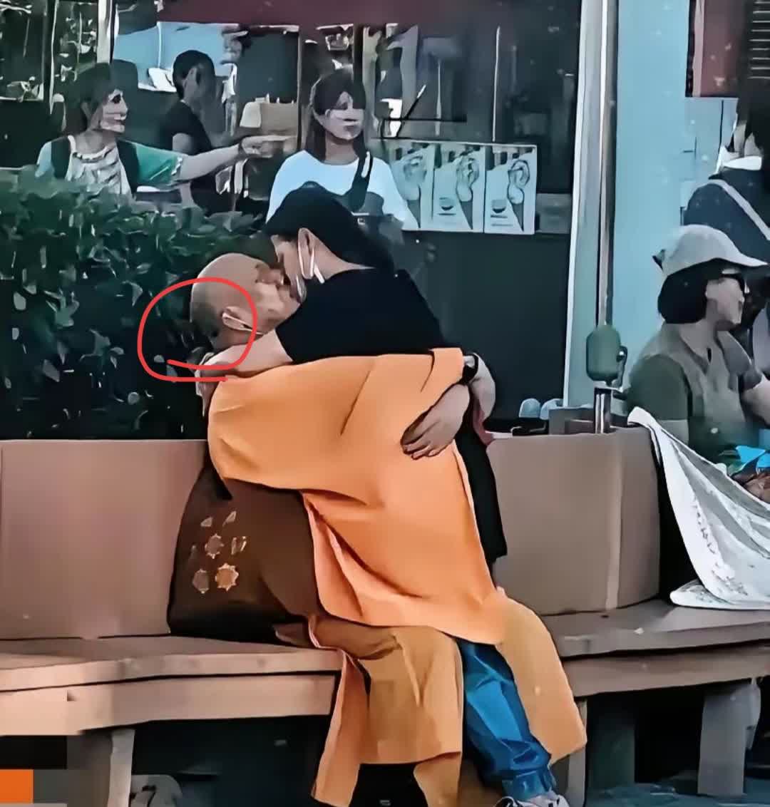 不要先入为主，也可能这两人的关系不是大家所想的那样呢!看年龄，“和尚”应该有