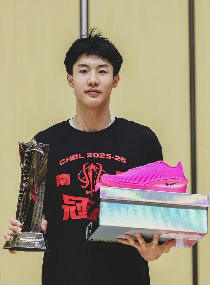 广东宏远8月25日已经为7名本土球员注册CBA新赛季的信息，应该还会有更新的。除