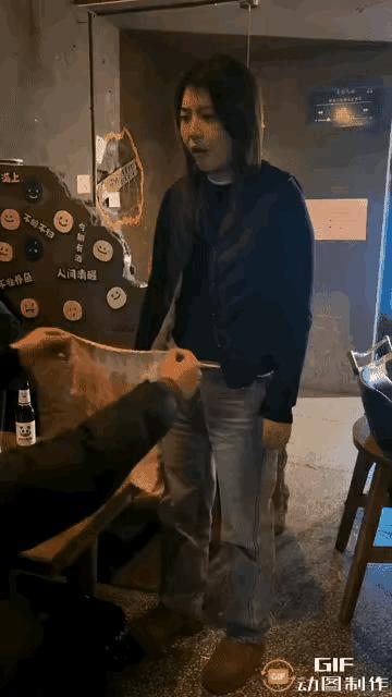 这哥们太有才了，如此撩妹，幽默、诙谐、风趣，小姐姐不爱你才怪!但是成功或许只是个