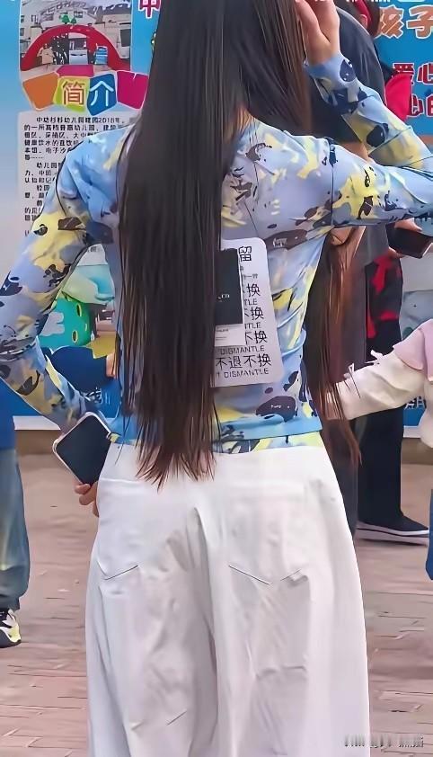 真是服了这帮人了！有钱咱就买来穿，没钱那就穿别的，但不能干这种事吧，穿了几天又