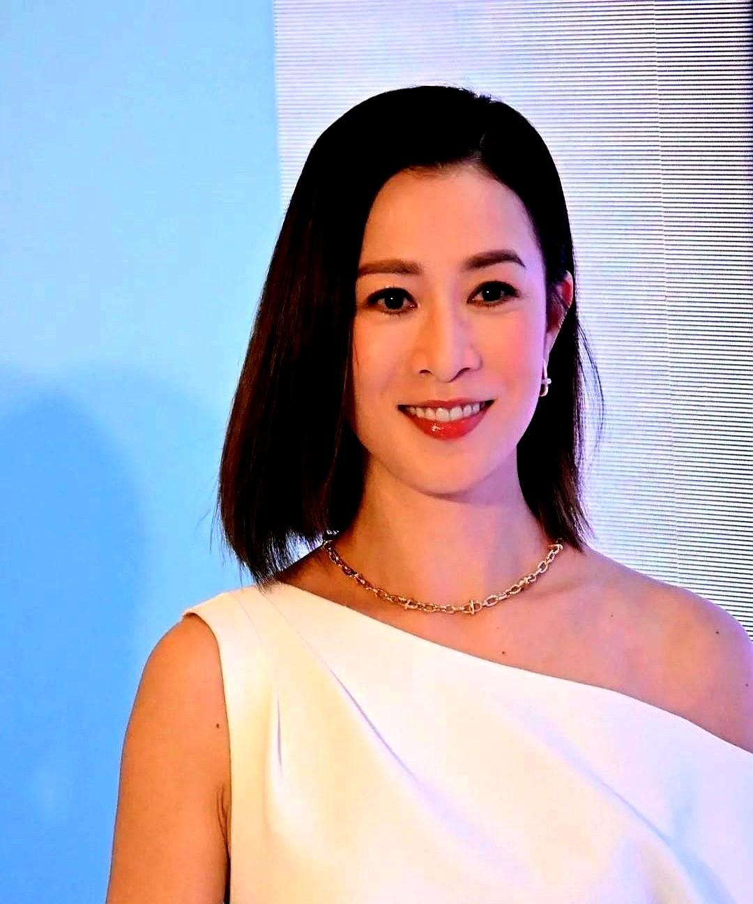 月供占收入七成，佘诗曼当年差点就扛不住了。现在都说佘诗曼有远见，其实当初买房