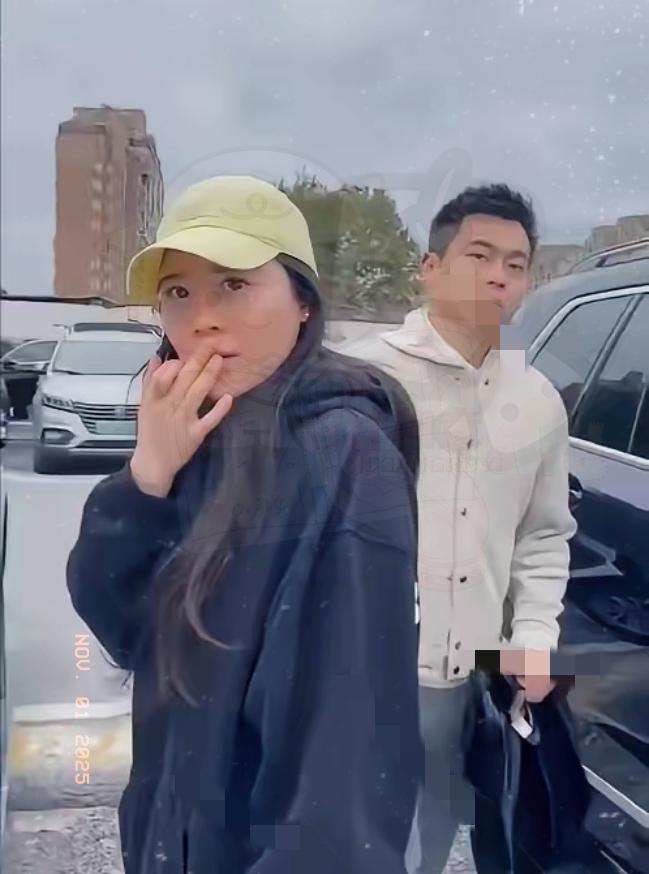 原配的声音温柔而颤抖，她死死地盯着眼前这个既熟悉又陌生的男人。最讽刺的不是他护着