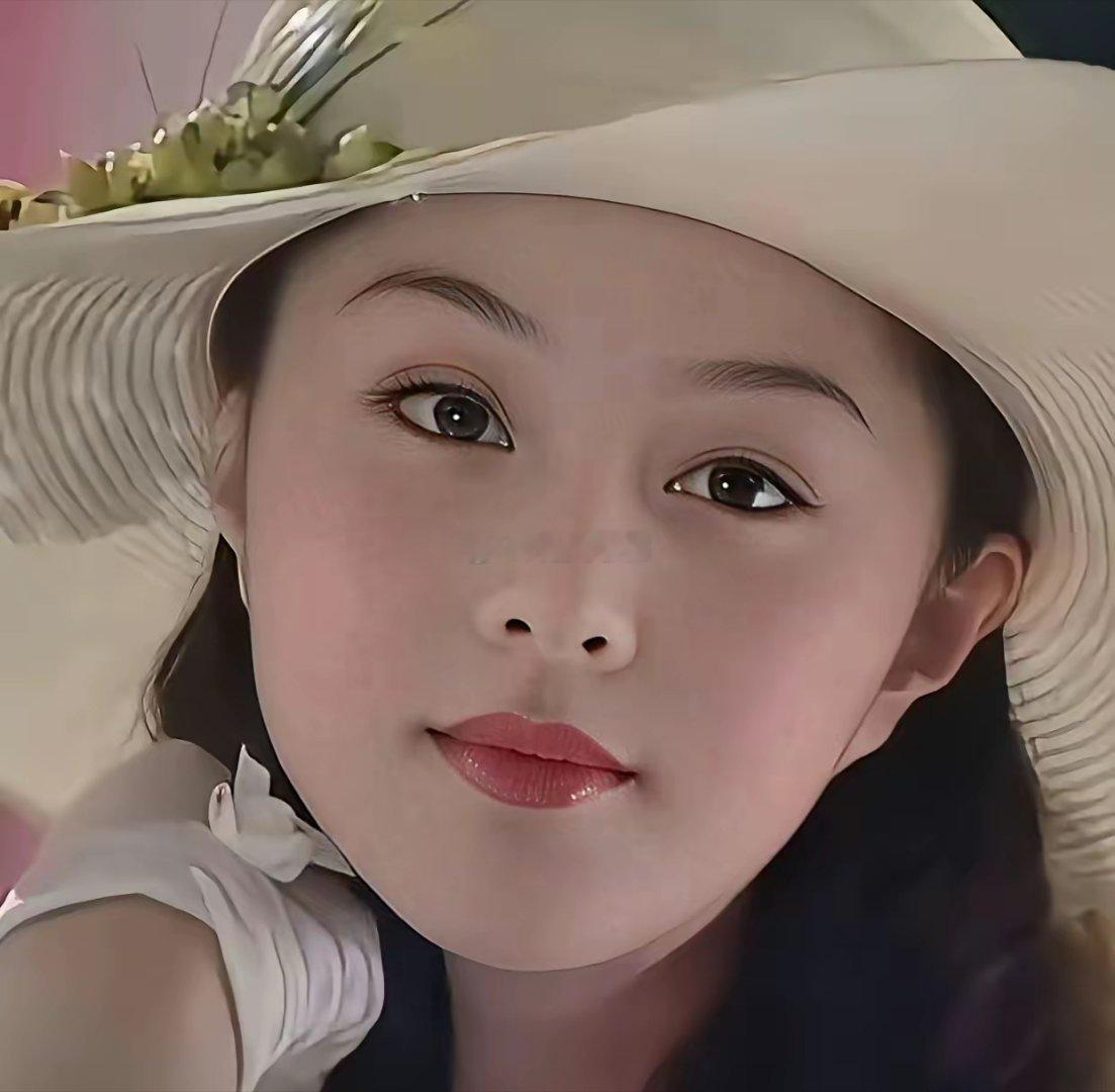 她还是年纪大一点好看，丰润极具女性化的那种
