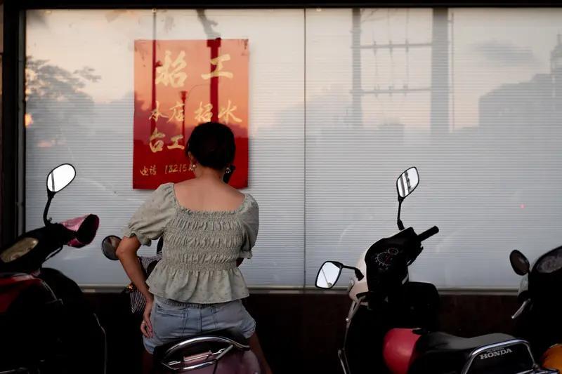 勇敢的打工妹于2001年未婚先孕，在广州新塘买房，成人生赢家。2001年才知道