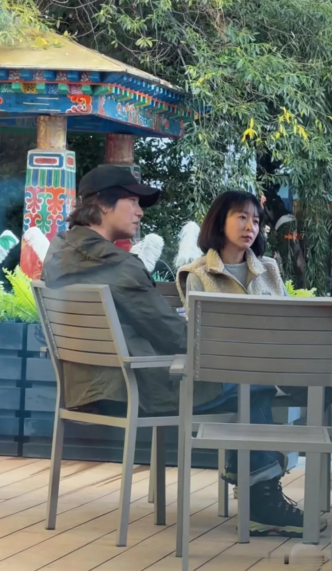 陈坤现身拉萨，和队友一起，生图的他看着好憔悴啊，看起来老了不少。五十岁的他，戴