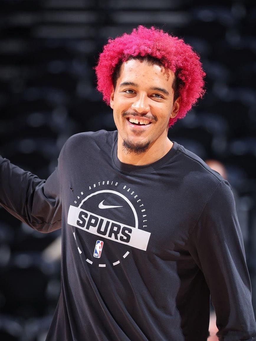 Stein：消息人士称，杰里米-索汉及其经纪人已获得马刺队的许可，可以通过交易为