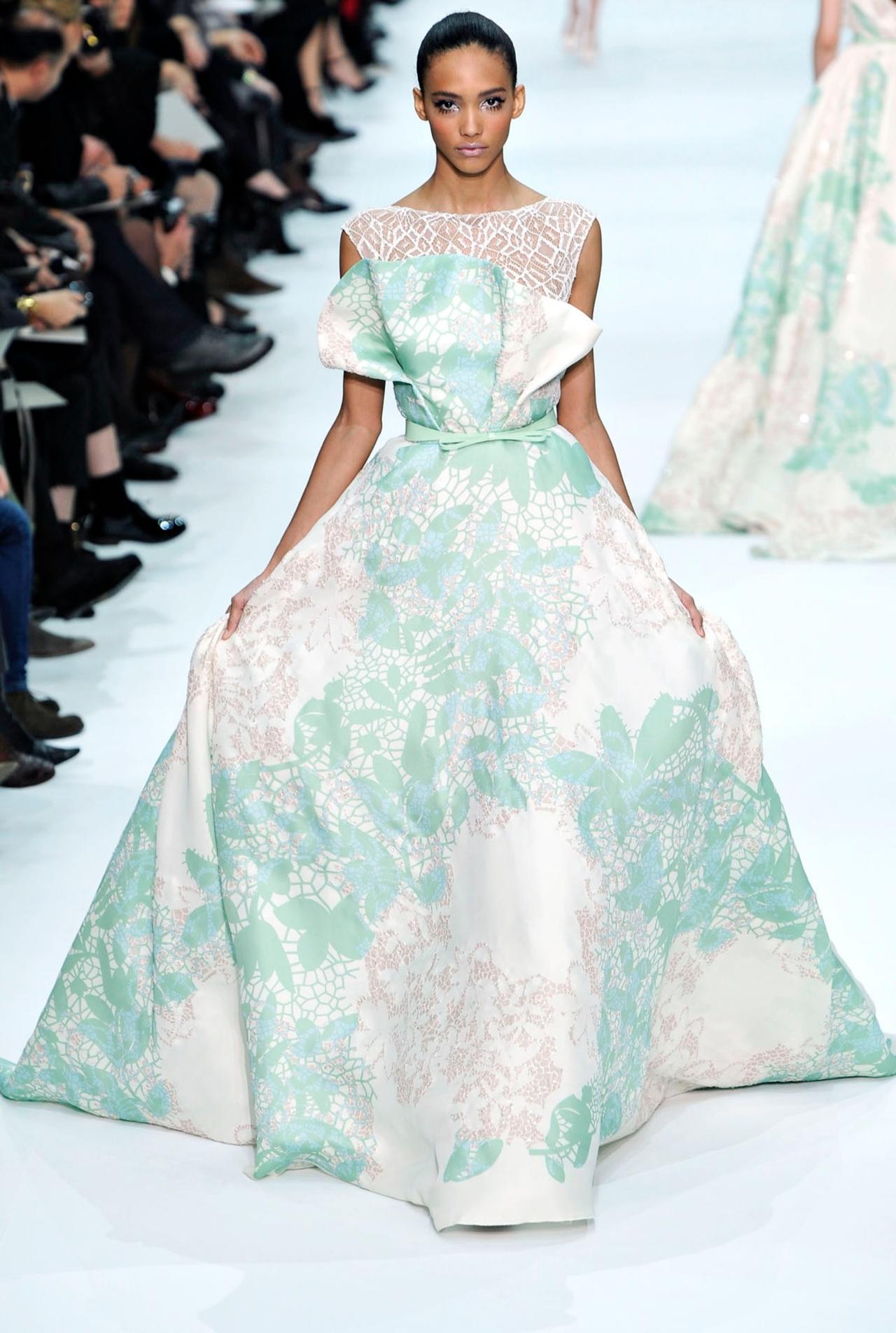 秀场回顾|ElieSaab2012春夏高级定制系列本季在廓形上带来了不少