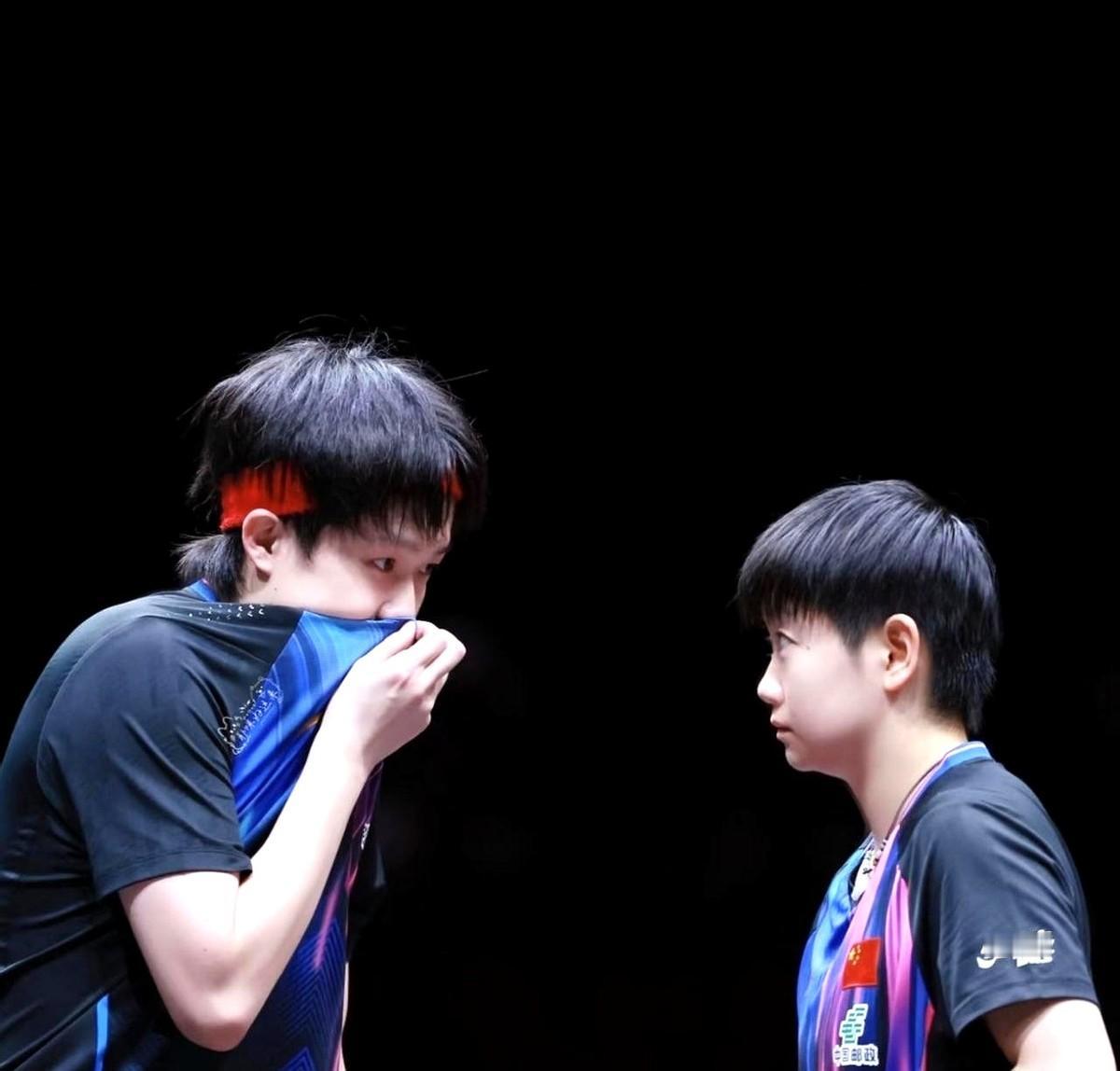 “莎头减负”又吵翻了，但国乒的算盘可能比你想的深。WTT一公布2026年赛历