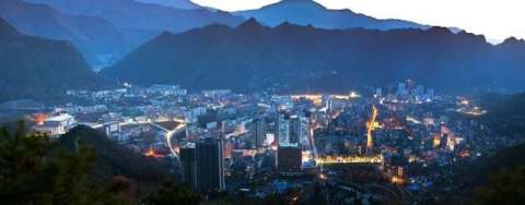 南与重庆巫溪县,开州区,四川宣汉县毗邻,东北与陕西镇坪县,平利县