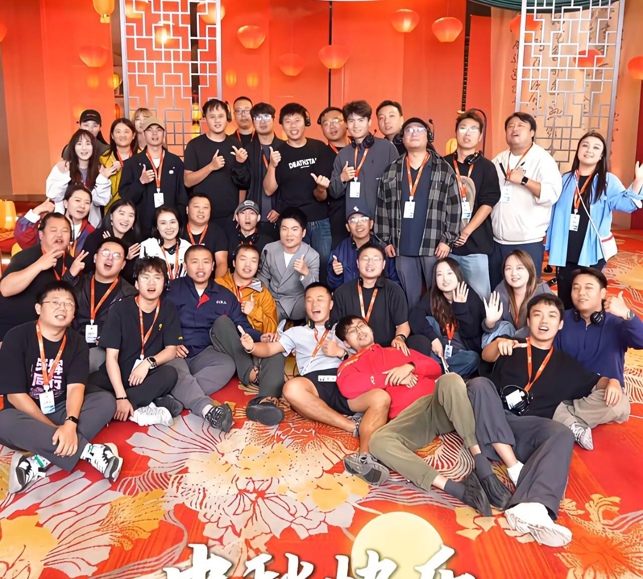 董宇辉在西安办＂中秋月宴＂节目，带去的人马，包括他本人在内，共38人，占整个公司