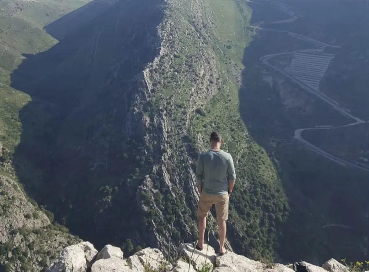 之前讲了多次黎巴嫩真主党对以军打伏击，可能不少网友没有直观感受，装备先进的以军怎