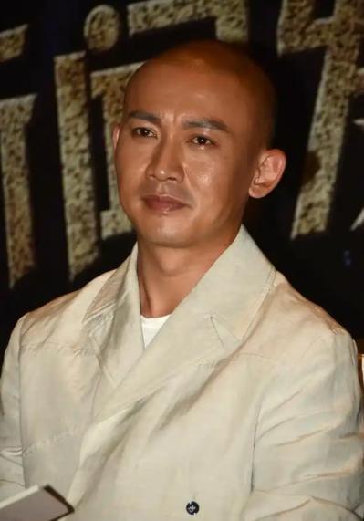 掏空积蓄、亲自盯装修、窗户贴满大红喜字，银行卡递到男友手里等一句“我们结婚吧”—