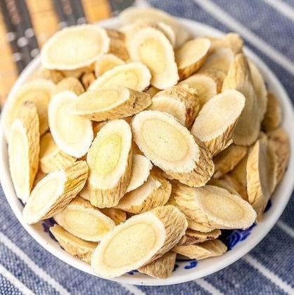 「古法·炮制」每日一味·黄芪1、炒黄芪益气健脾炮制方法：炒黄芪属于清炒法