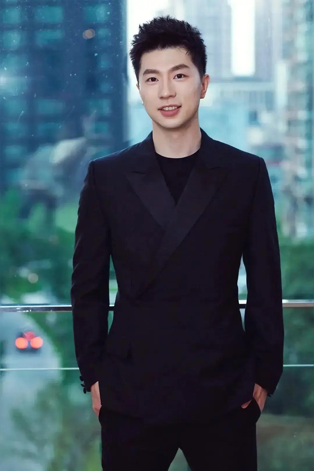 国乒现役主力中的八个“东北人”：1，王皓（吉林人）2，马琳（辽宁人）