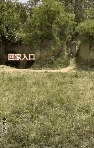 某考古学家到陕北，一日，与友人在半山腰散步，突然发现脚下土质松软，大喜道：这有古