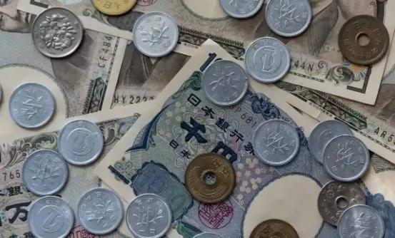 知道日本经济会崩，但没想到这么快！日本离“50万一块面包”的日子不远了。一边日经