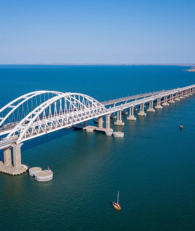 乌克兰击中俄罗斯12艘油轮。7月7日，俄罗斯派出12艘油轮前往克里米亚，结果被乌