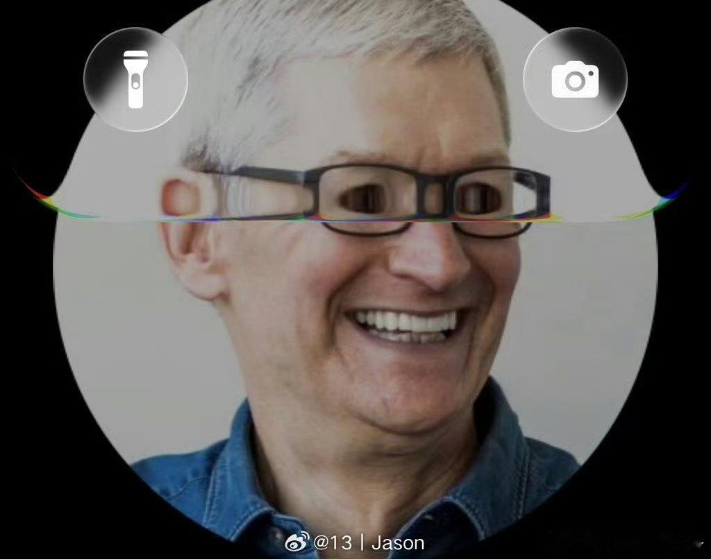 看了两天iOS26毛玻璃特效的梗图，只能说罗老师的含金量还在上升，十年过去了，大