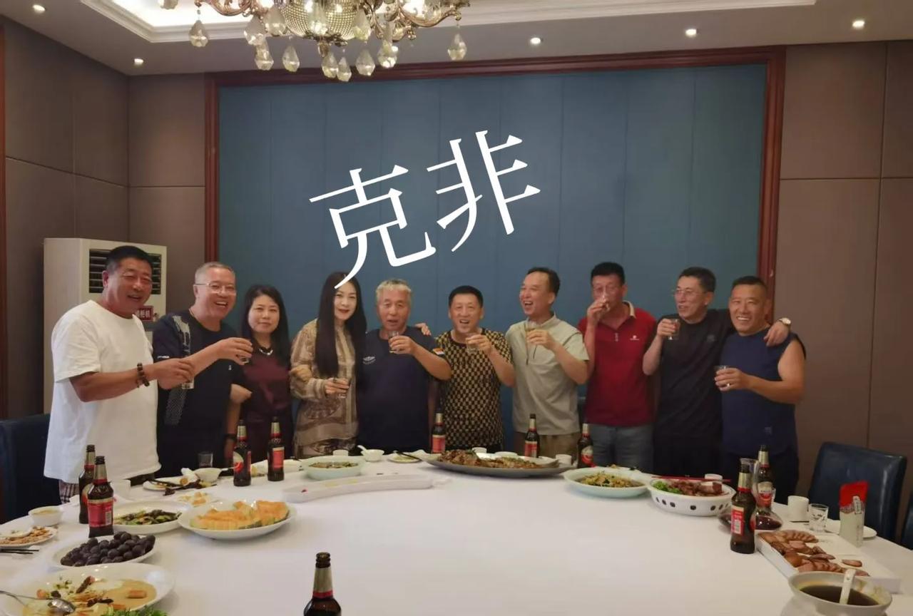 假如昨天晚上，在公滨路满汉楼这场酒局评选出一位最佳喝手，就是上几次酒局不显山不露