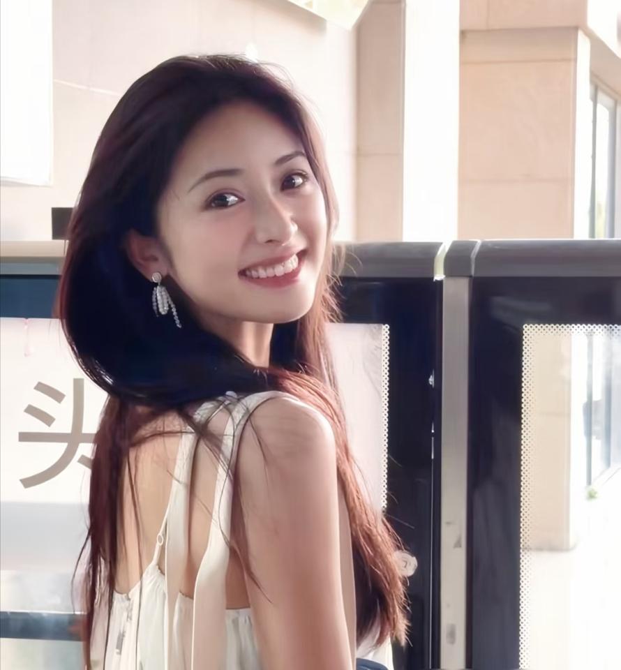 同是身高遭全网吐槽的女星，一个被骂上热搜，一个拿白玉兰提名！沈月团队死磕日系甜