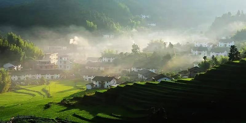 前些天我爸生日，我妹手机微信发了500块给他，备注里写着“爸，生日快乐！”我妹
