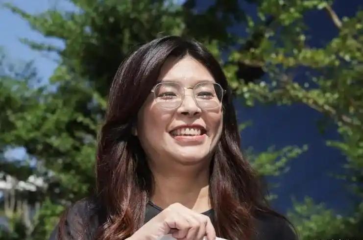 国民党很多人支持郑丽文，是因为期待她改革。同样是中生代，为什么罗智强的支持度远