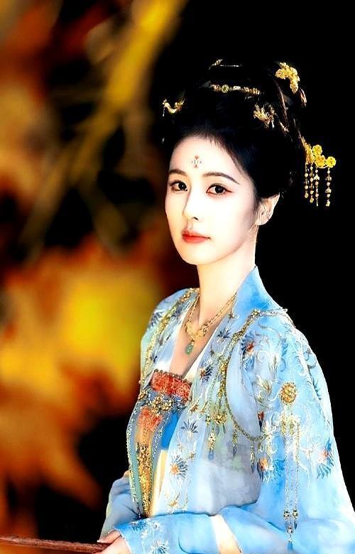 白鹿六成观众跑了？不是她演技拉胯，是整个古偶赛道正在“失温”！2023古装剧