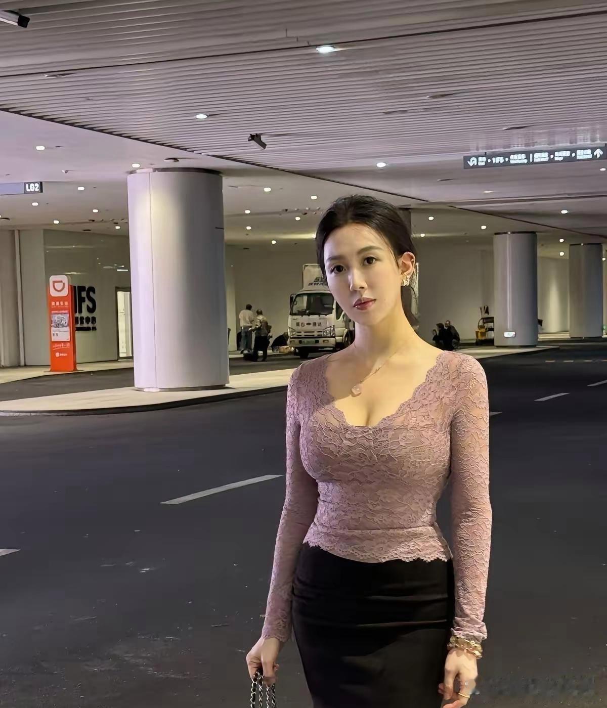 白天亚洲股市集体非理性下挫，晚间美股却完全不受拖累，依旧按自身节奏强势走高，这就