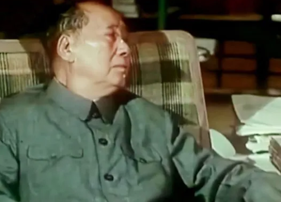 1976年春节，毛主席观看了人生<em>最后一场电影</em>。观影间，毛主席突然哭了起来，继而嚎