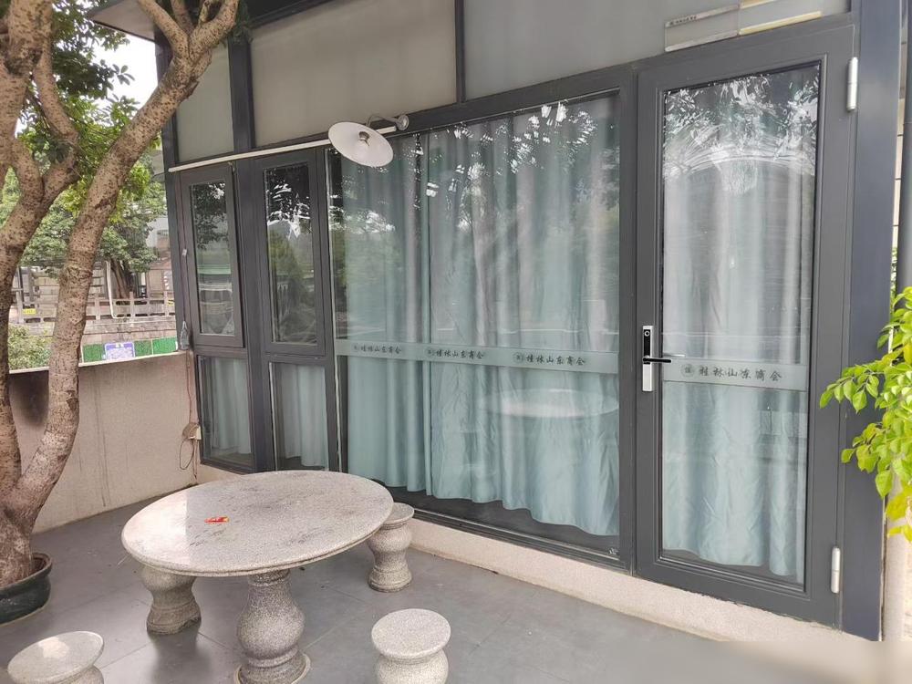 98岁的姑姑，在饮食上有个突出的特点，就是平均每天吃6个鸡蛋。早晨起来先喝碗