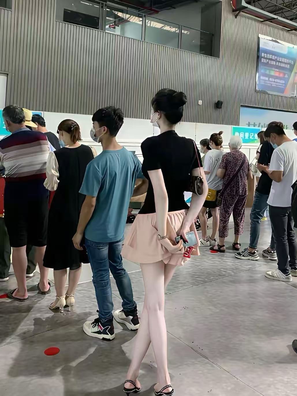 好不好看是次要的，主要是鞋子