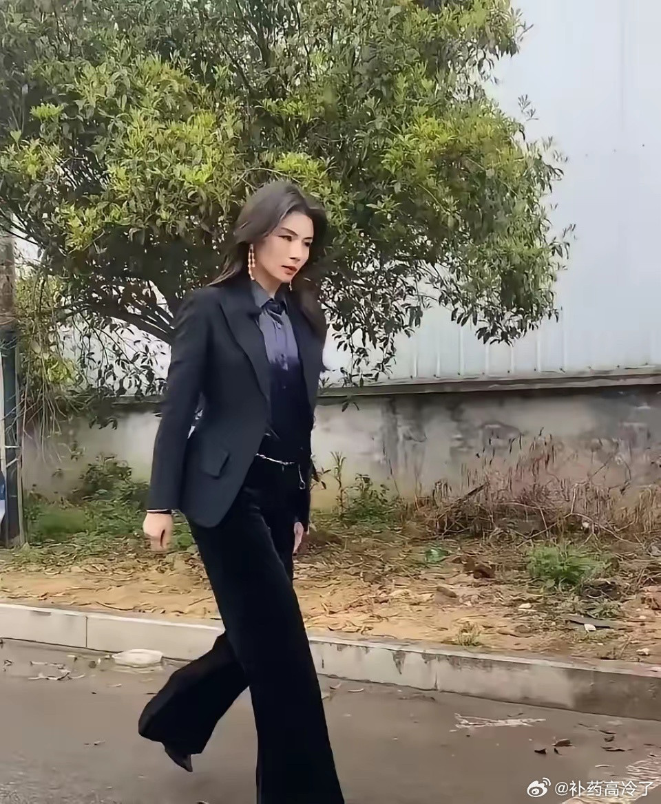 47岁的刘涛被偶遇，真实状态竟然是这样，没有网上说的那么漂亮