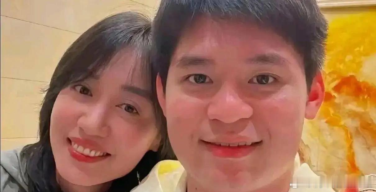 亲密无间、亲梅竹马！这才是林诗栋亚运3金后休假不回家的原因，和她的真实关系曝光了名古屋亚运会打完，林