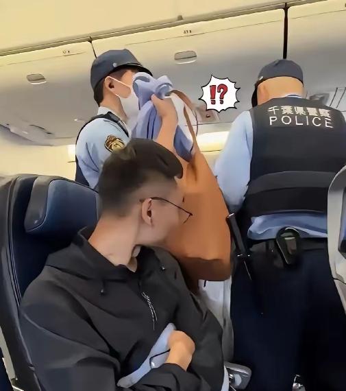 事情清楚了！大闹飞机迫降日本东京机场的争执原因曝光了，闹事者是中国女性50多岁，