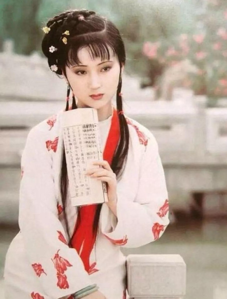 1987年，《红楼梦》一播出就火了，成为了无法超越的经典，可王朔却不这么认为：“