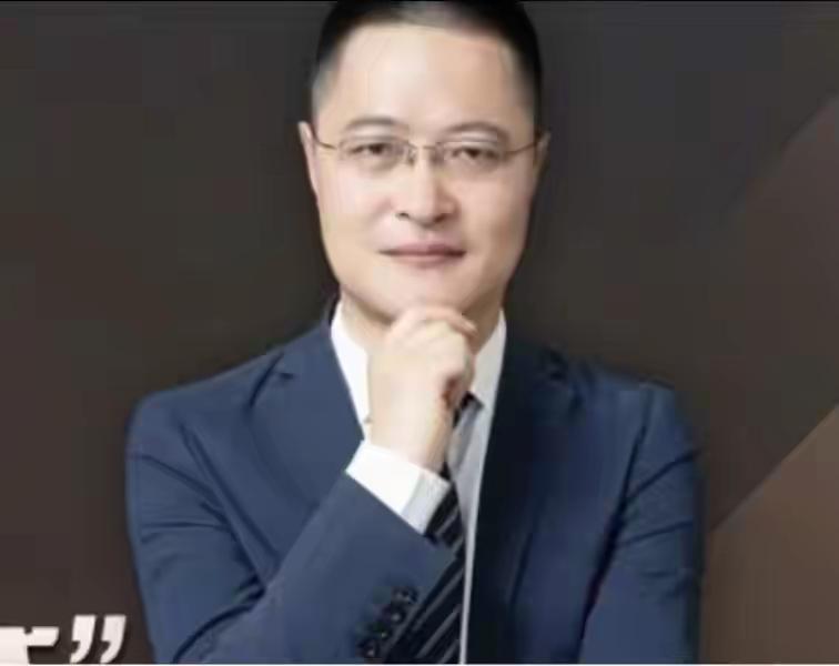 地产圈玩的花又不是秘密，他在万k的时候，就是这样，周围都知道！这种高管对普通女的
