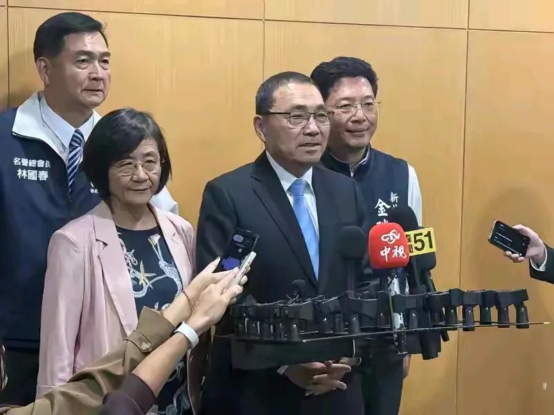 侯友宜终于亲自出面澄清为何缺席1日举行的全代会：市政行程多！这种解释，还不如不澄