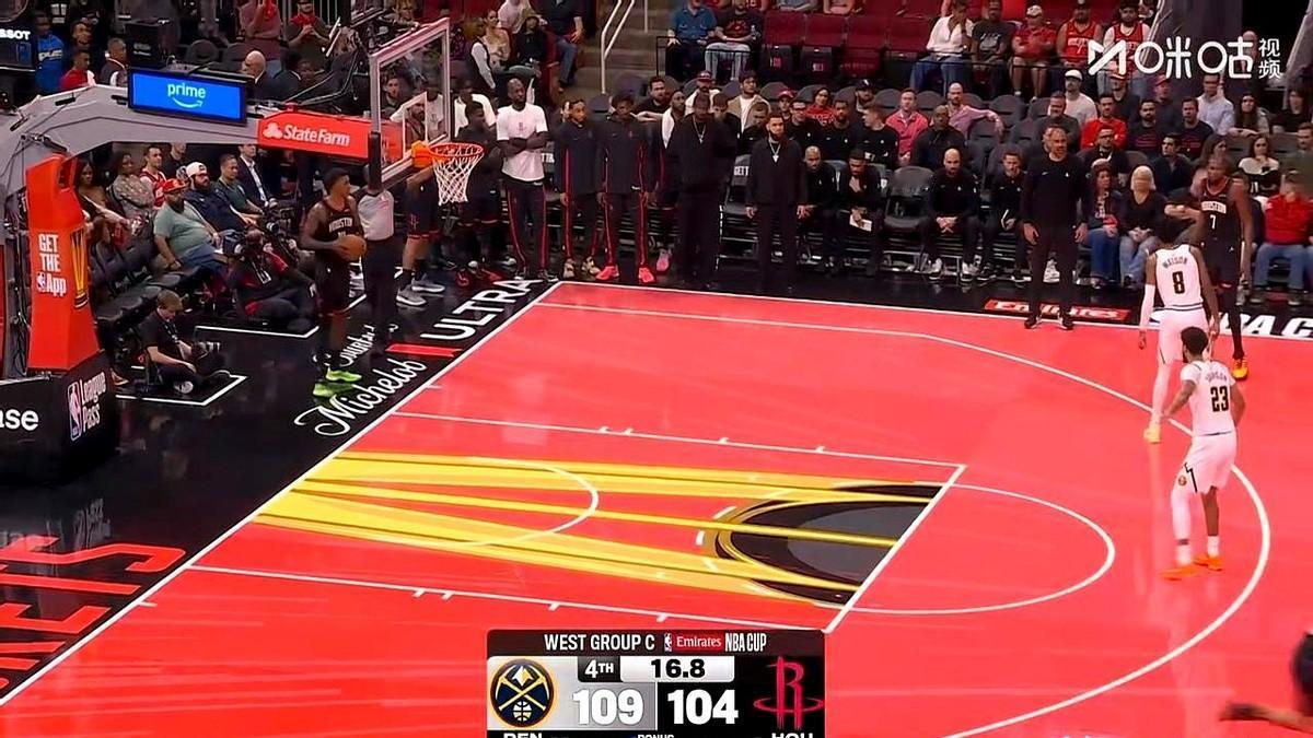 火箭与掘金的比赛中发生了非常有趣的一幕！第四节关键时刻，乌度卡和范弗利特情绪激动