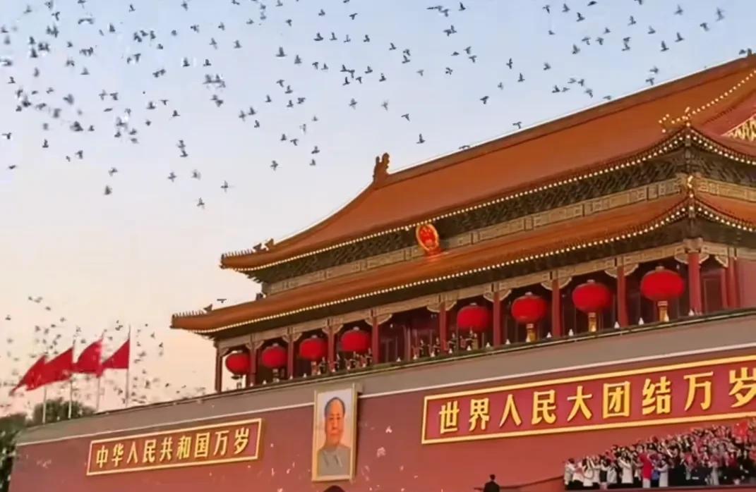 中国台湾的邱毅教授说今天的中国缔造了六个世界第一，分别是：制造业全世界第一、贸易
