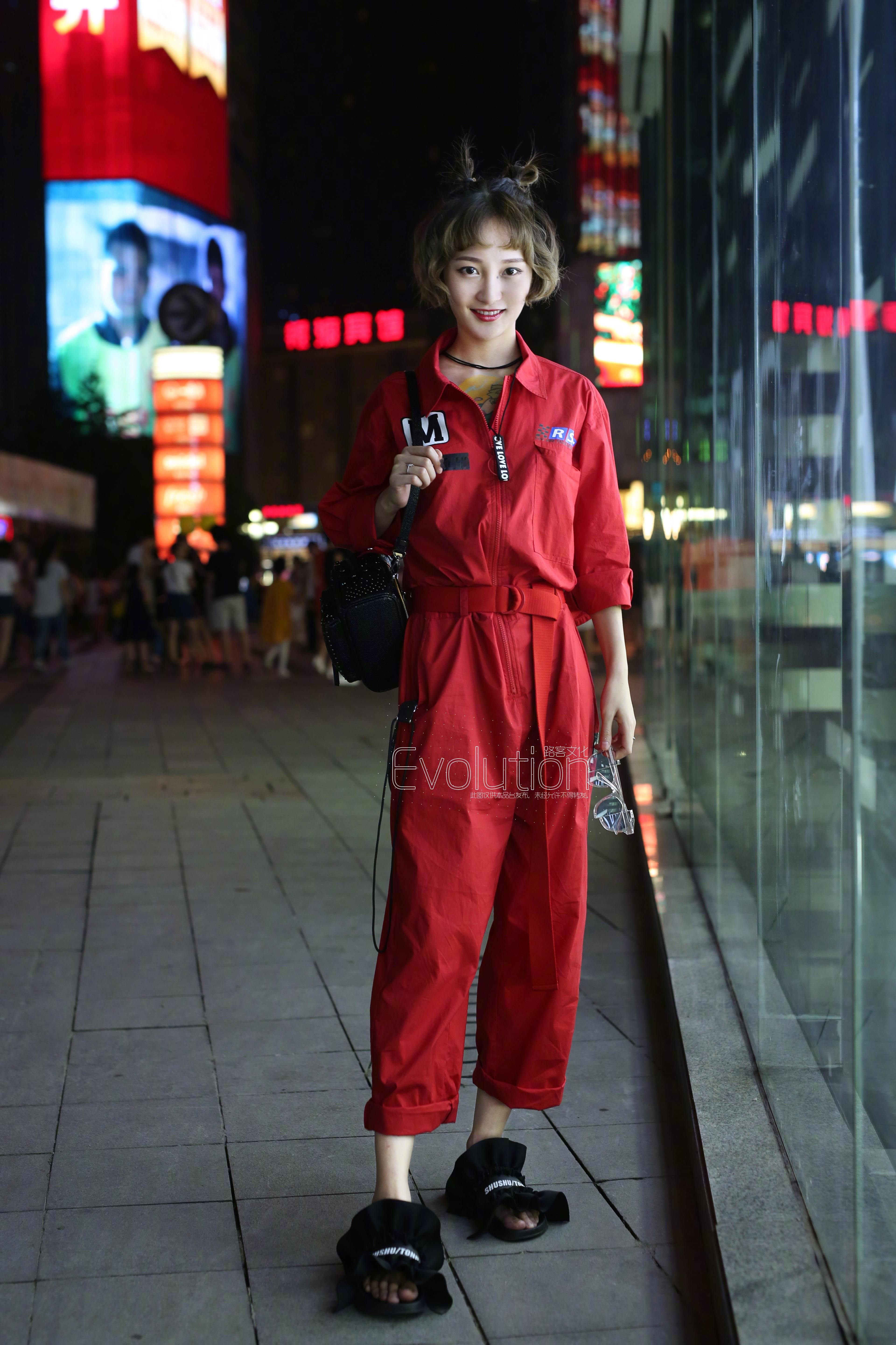 小姐姐发型很可爱哈！这个回顾系列貌似大家也比较喜欢毕竟很少看到或者很多人都没看过