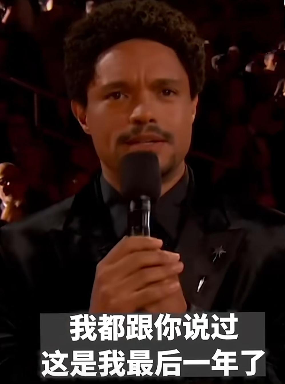 主持人诺亚的言论也真够狠的，在格莱美颁奖典礼上，他居然说“格莱美奖是每个音乐人