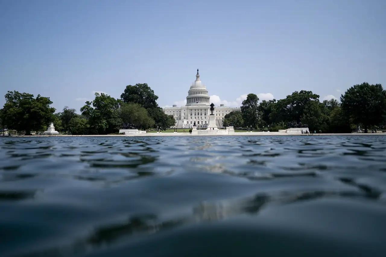 1月23日，美国国会众议院中国问题特别委员会表示，中国的海警船不是在执行法律，而