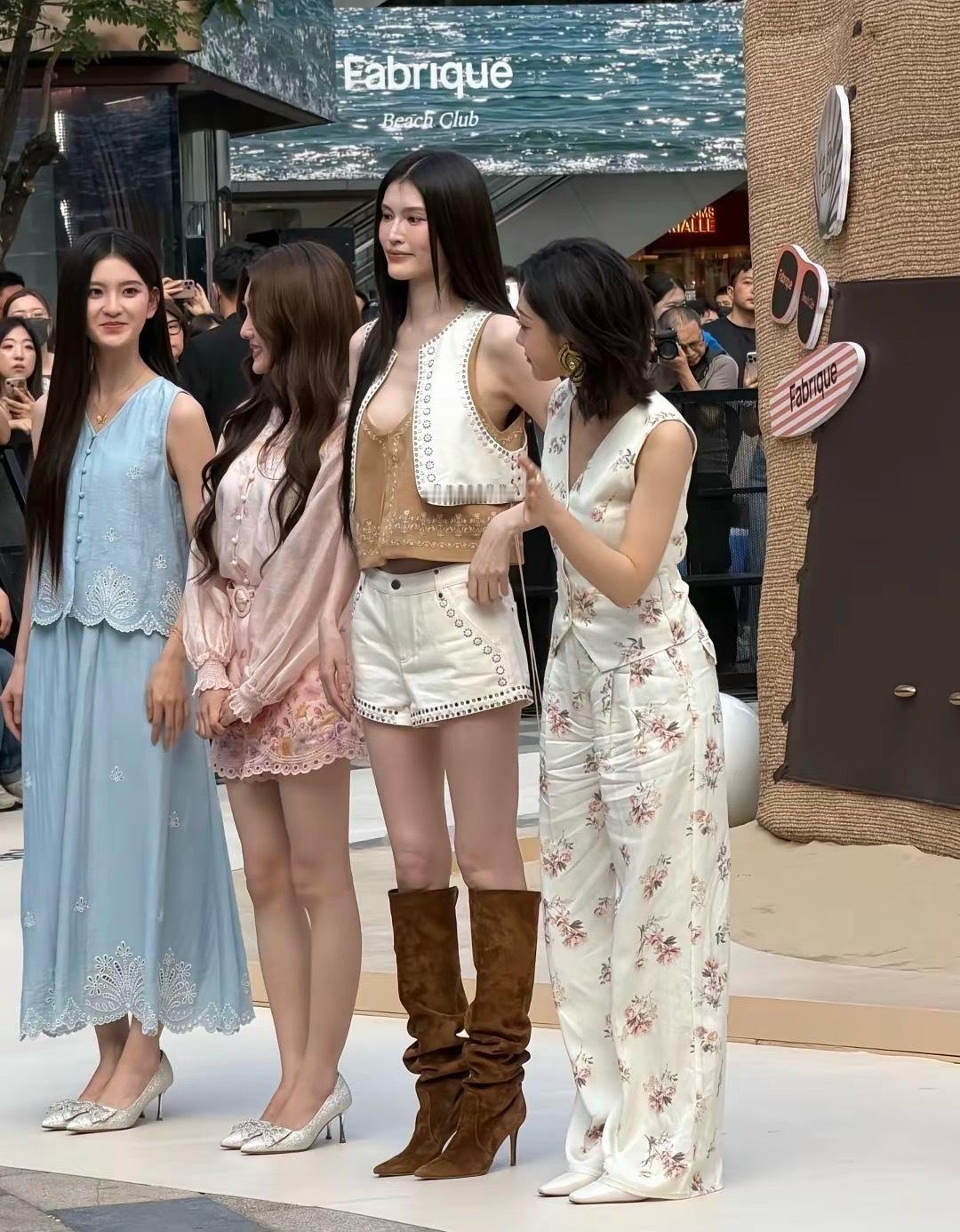 看了这些照片，你还会焦虑嘛？超模何穗 歌手希林娜依高，演员娜然，还有周...