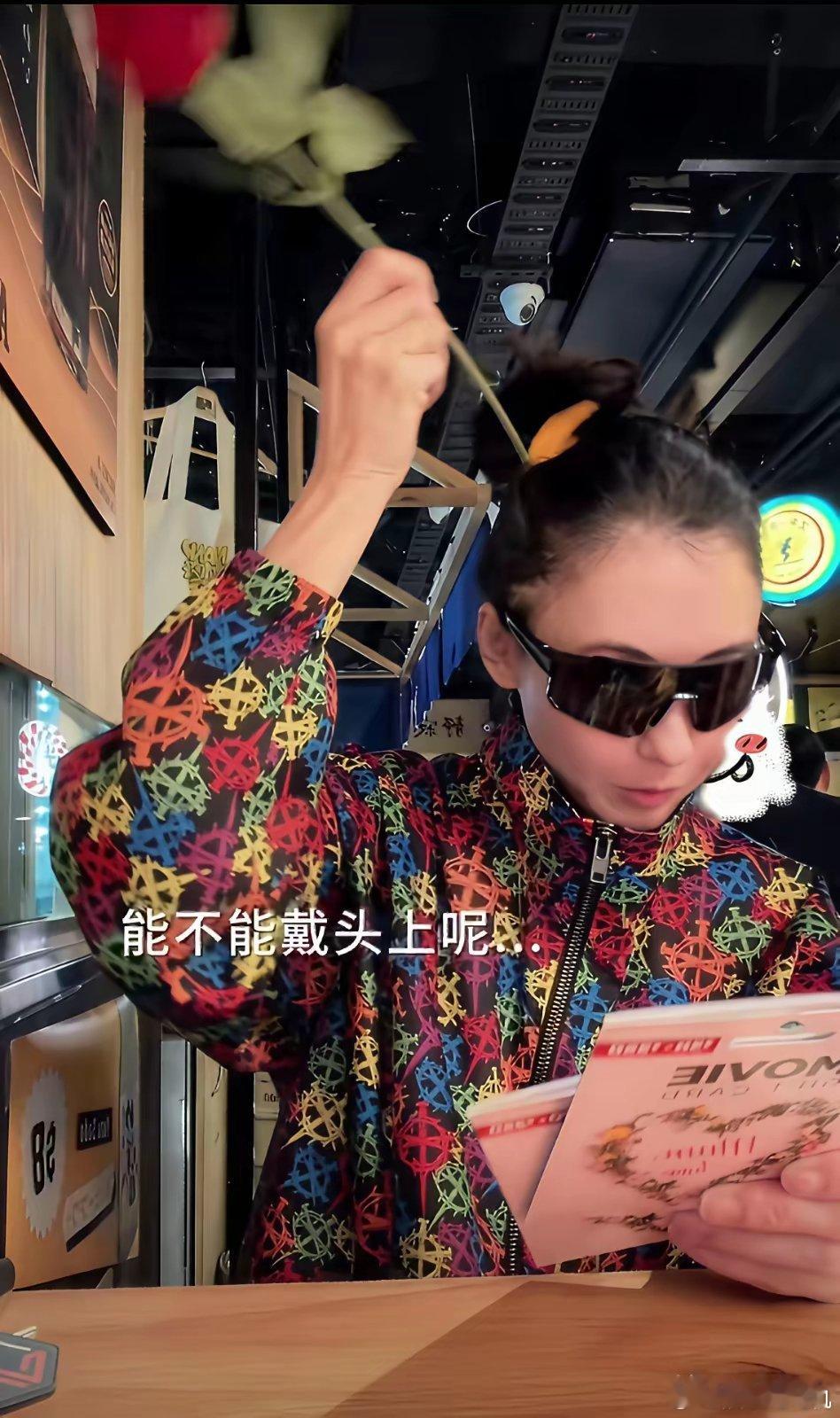 张柏芝，高调发文！2月14日，张柏芝突然冲上热搜，原因是她高调晒出情人节专属vl