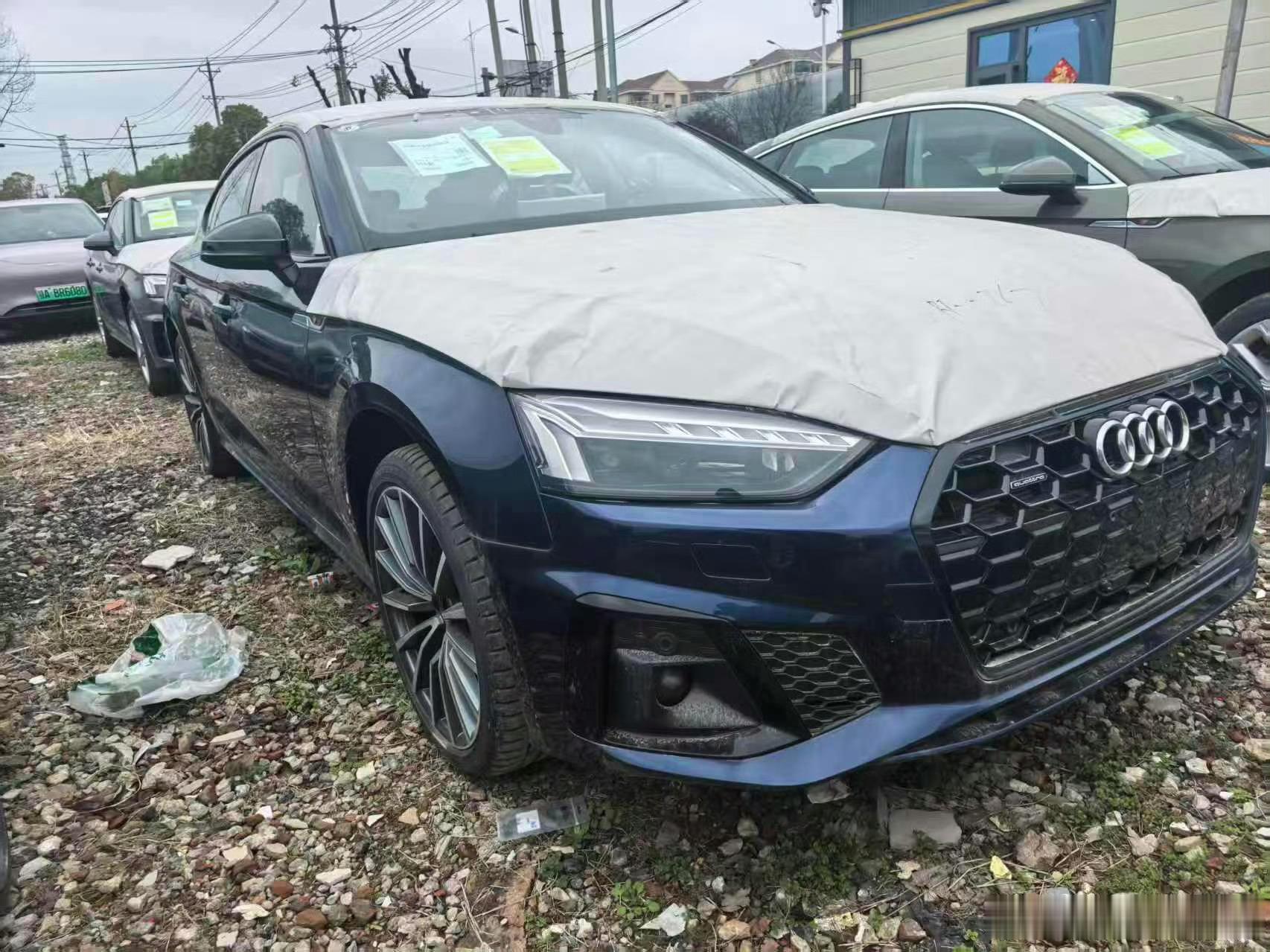 奥迪A540TFSI四驱纳瓦尔蓝黑内老款进口【泡水】指导价418800元全