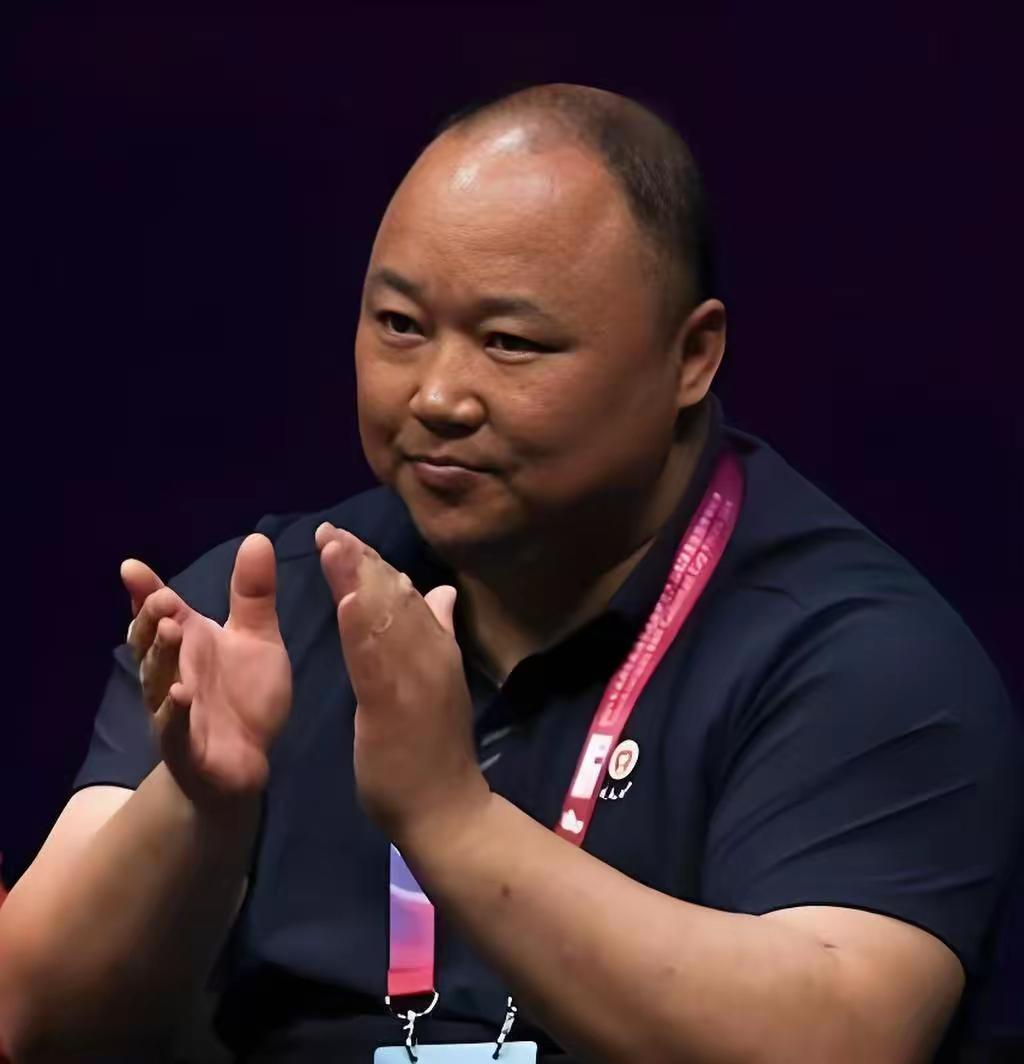 “不懂球的胖子”张军进去了，网友们一句话道破他从奥运冠军到阶下囚的真相：太胖了！