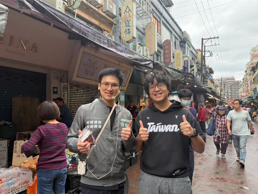 绿营名嘴徐嵚煌多年前涉酒驾，绿营内部质疑应退选民进党台北市议员初选倒计时，欲争