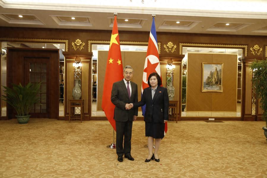 特朗普彻底坐不住了！就在他下个月准备跑来北京，拿贸易条约大做文章时，平壤突然传来